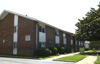 Building Photo - 1063 W 48th St
