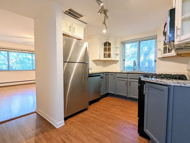 Foto del edificio - 737 Ridge Ave