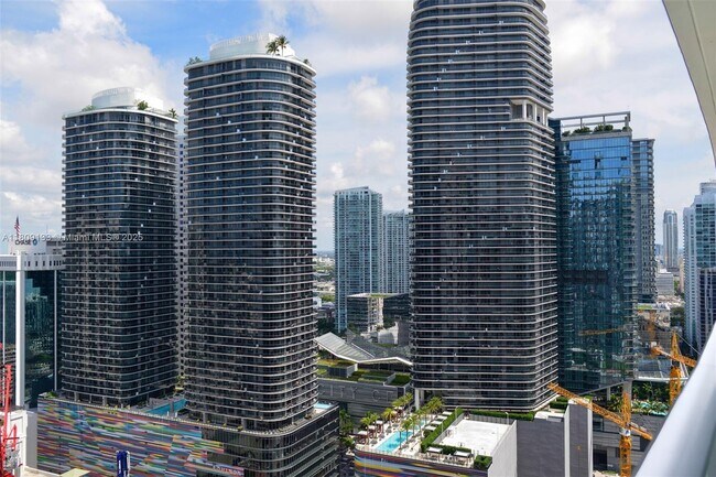 Building Photo - 1010 Brickell Ave