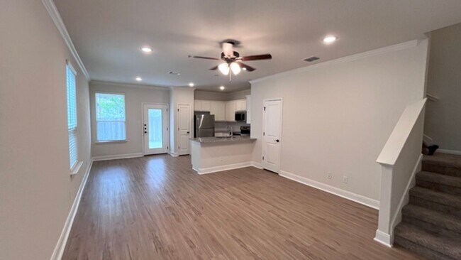 Foto del edificio - Stylish Living with Amenities – Gated Comm...