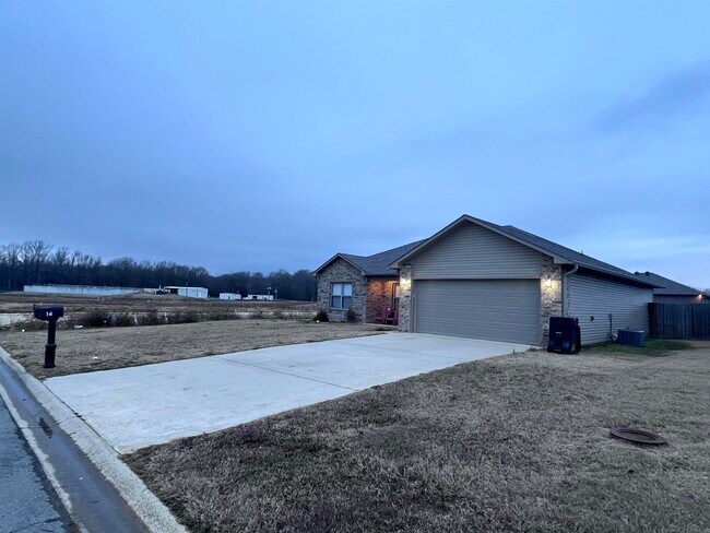 Building Photo - 14 Whitetail Dr