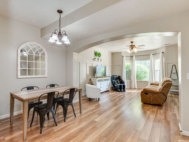 Building Photo - Beautiful Riverton Townhome w 1 car garage...