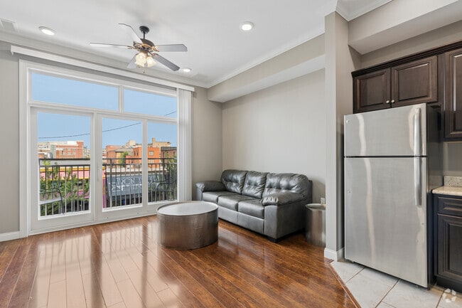 1BR, 1BA - 603SF - Living Room - BMT - Lofts on Broadway Apartments