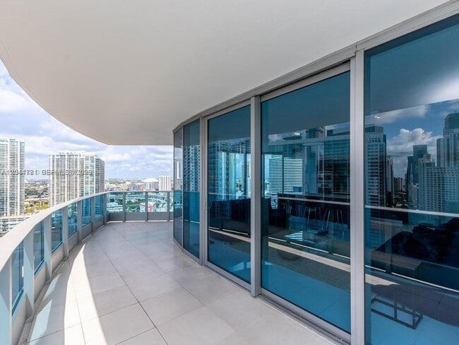 Building Photo - 200 Biscayne Blvd Way