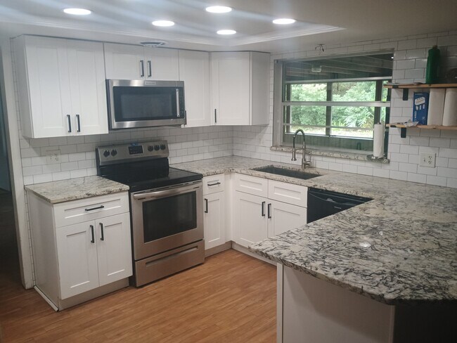 Foto del edificio - 2814 Lake Arnold Pl