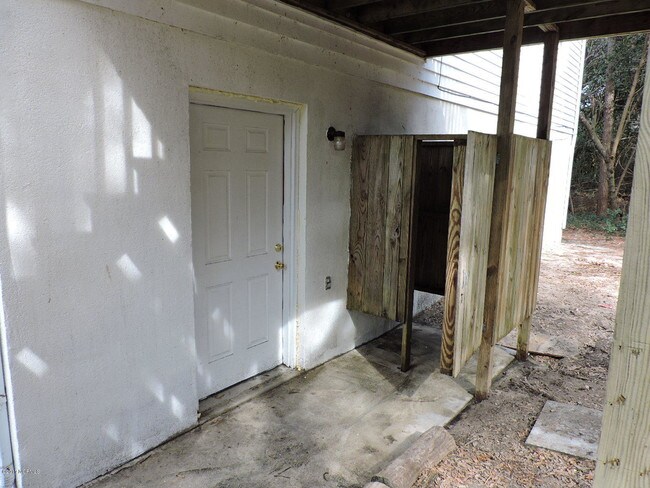 Building Photo - 7123 Canal Dr