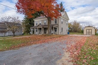 Building Photo - 25 Garden Rd