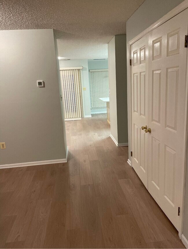 Building Photo - 9 De Leone Cir