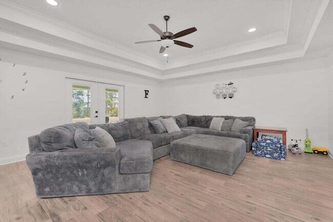 Building Photo - 9269 Tara Cir