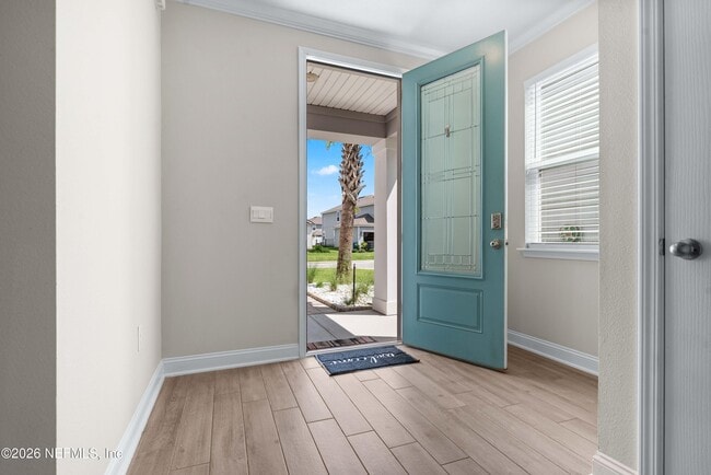 Building Photo - 235 Silverleaf Village Dr