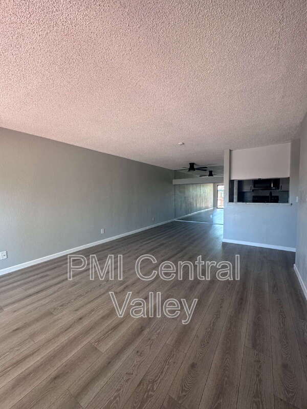 Foto del edificio - 39865 Cedar Blvd