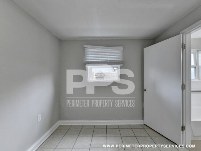 Building Photo - $500 OFF!!! ON TOWNHOME STYLE BELTLINE APA...