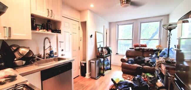 Foto del edificio - 211 Clinton St