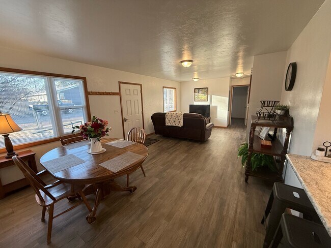 Foto del edificio - 320 W Barnes St