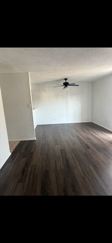 Foto del edificio - 159 Sprucewood Ln
