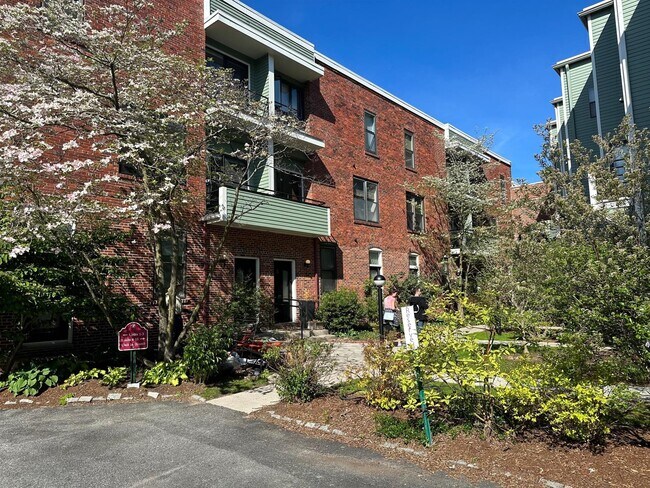 Foto del edificio - 1 Richdale Ave