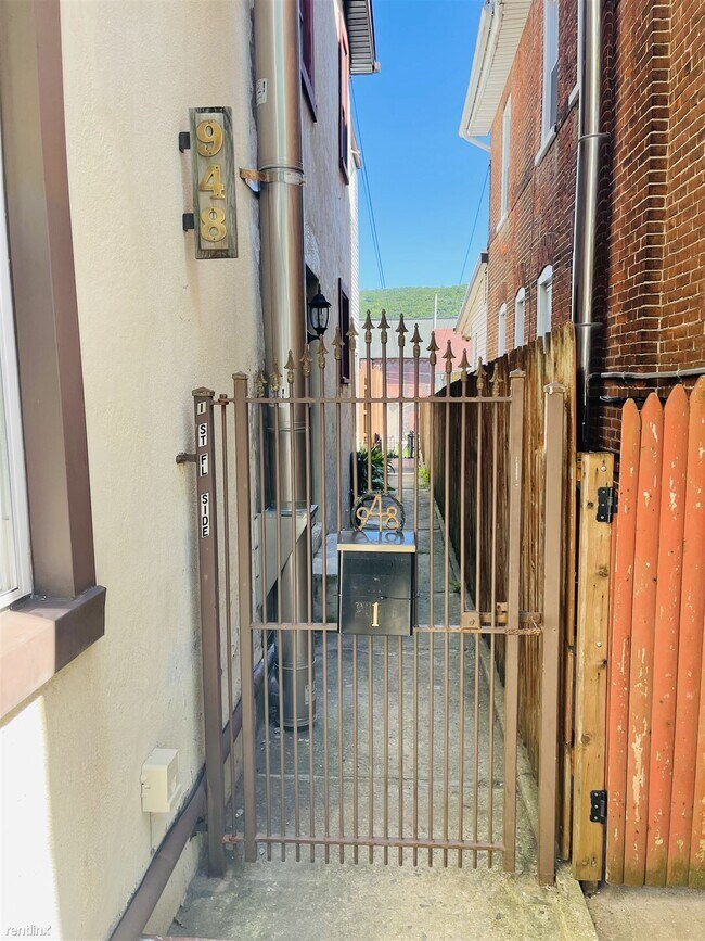 Building Photo - 2 br, 2 bath House - 948 Delaware Avenue F...