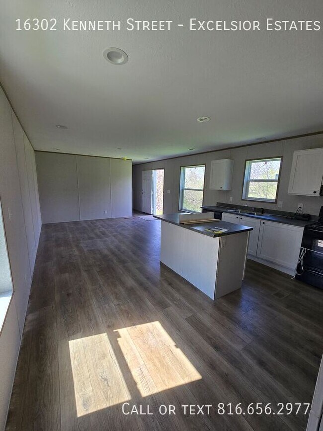 Foto del edificio - 16302 Kenneth Dr