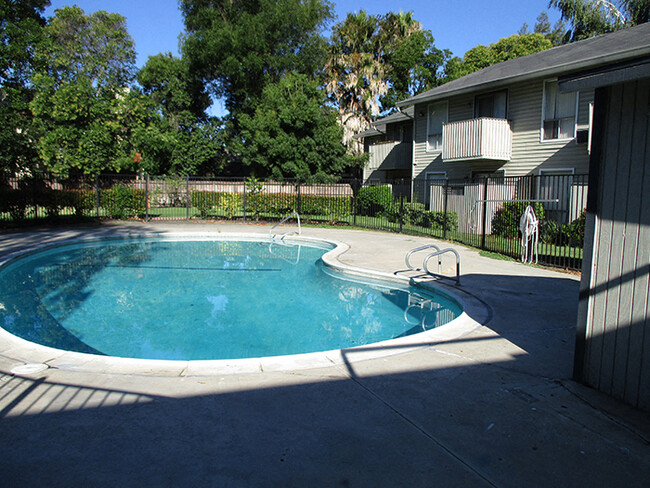 Sparking Pool - ASHLEY PARK APARTMENTS