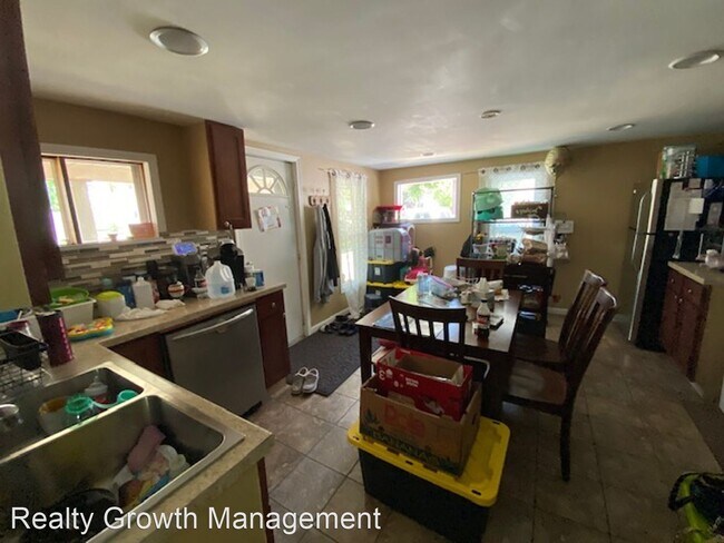 Building Photo - 3 br, 2 bath House - 604 3rd Ave SE