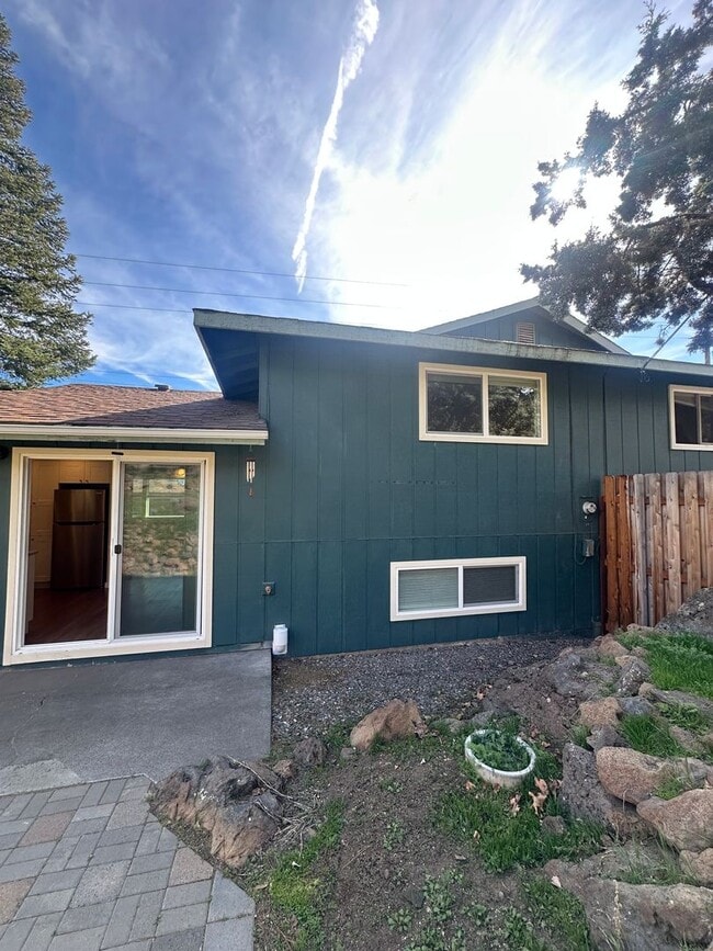 Building Photo - 928 NW Portland Ave