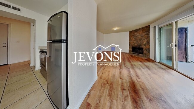 Building Photo - 2-bedroom home with water, sewer, and garb...