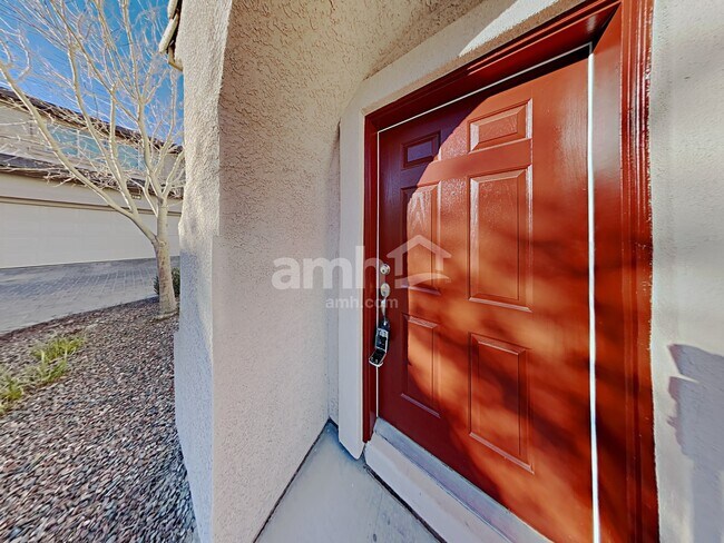 Foto del edificio - 921 Shades End Ave