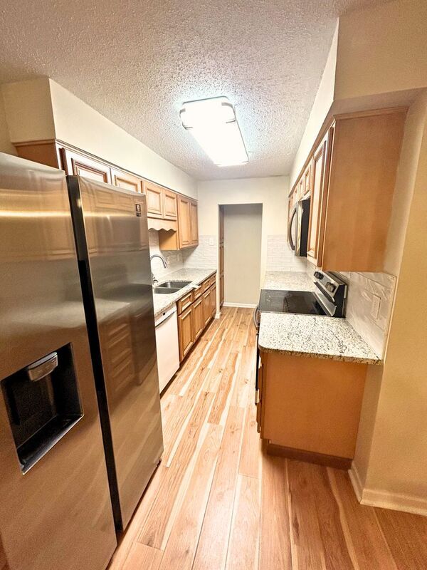 Building Photo - 903 Chapel Creek Dr