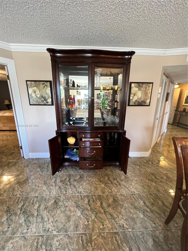 Foto del edificio - 17801 N Bay Rd