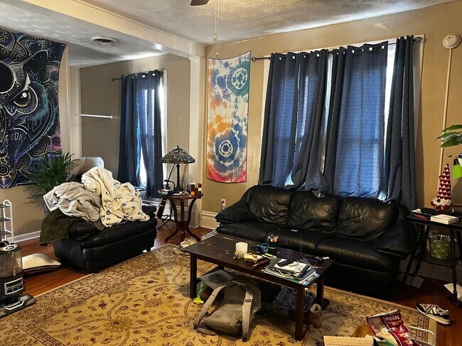 Foto del edificio - 348 Woodland Ave