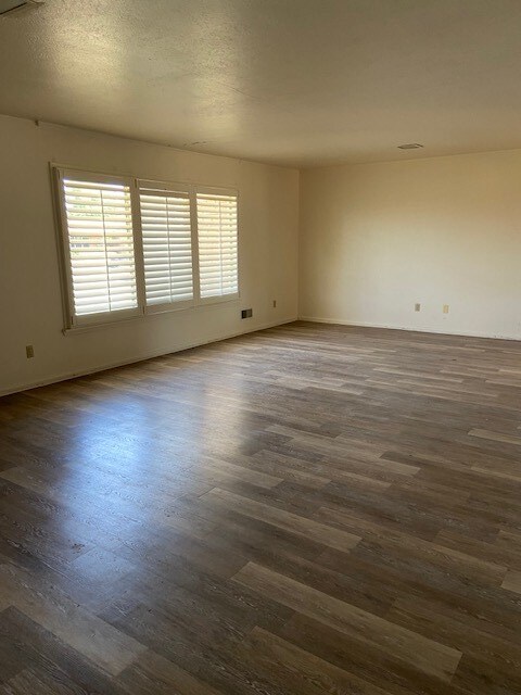 Building Photo - 1205 Wilshire Dr
