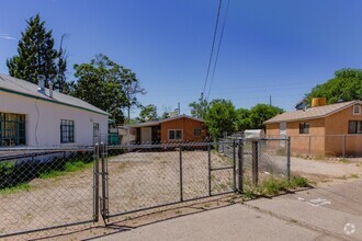 Building Photo - 1011a Edith Blvd NE