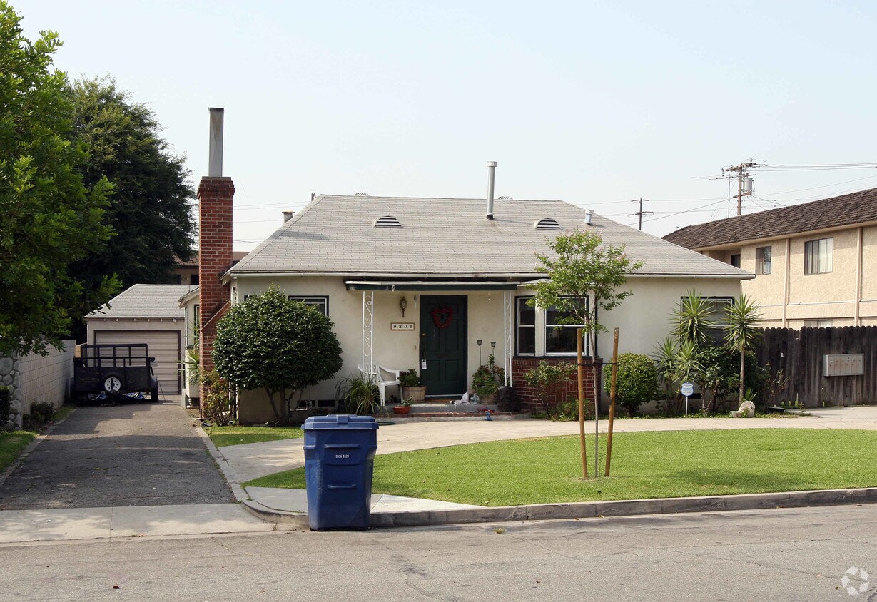 Foto principal - 920 W Olive Ave