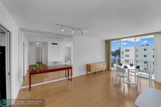 Foto del edificio - 301 Croton Ave