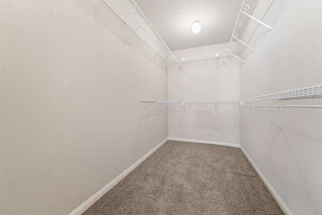 Foto del edificio - 6803 Rhodes Ct