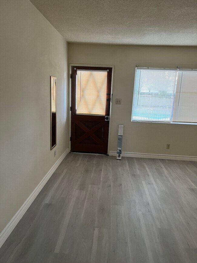Foto del edificio - 422 N Chandler Ave
