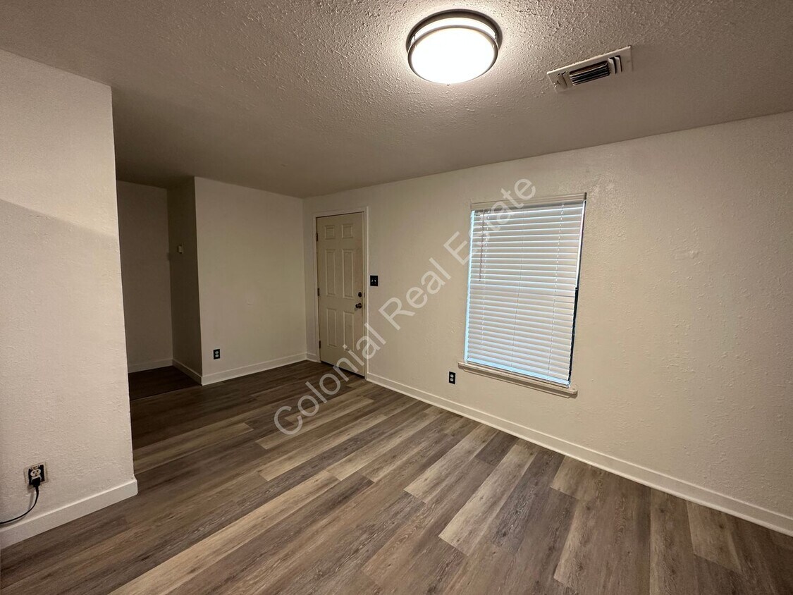 Building Photo - 309 Thornton