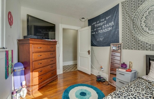 Building Photo - Charming updated Home 3bd/1ba   Kingsport TN