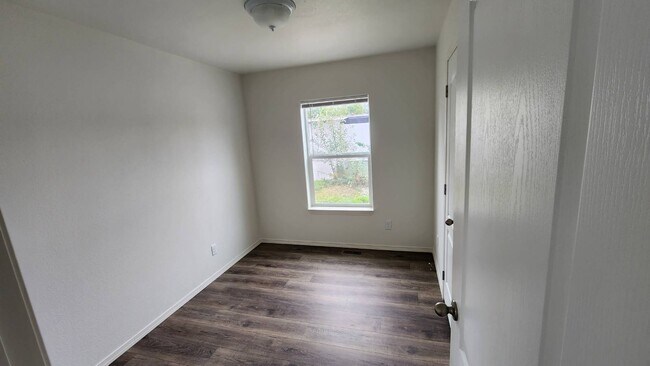 Foto del edificio - 1000 Lakeview Terrace