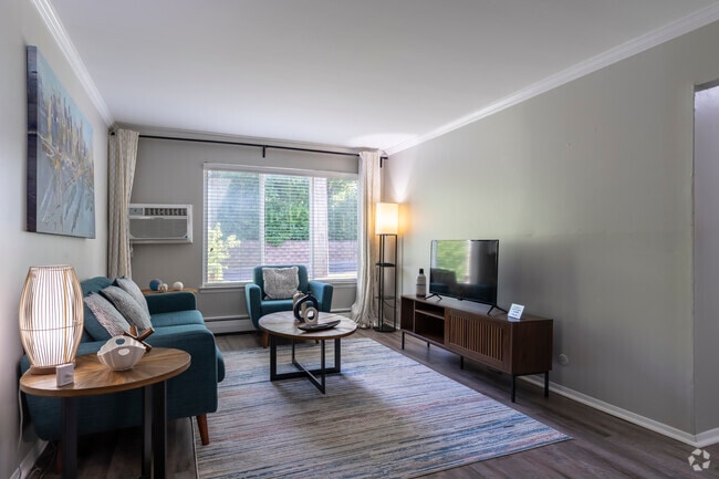 The Hemingway 2BR, 1BA - 725SF - Living Room - Shoreview Apartments