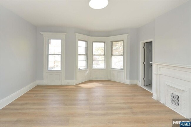 Foto del edificio - 124 Tuers Ave