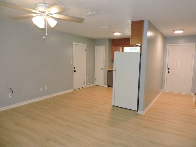 Building Photo - Easy access to Whiting Field!