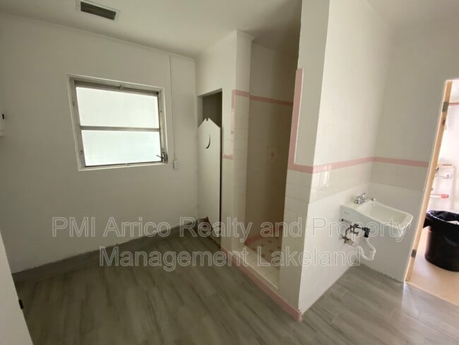 Building Photo - 820 8th St NW