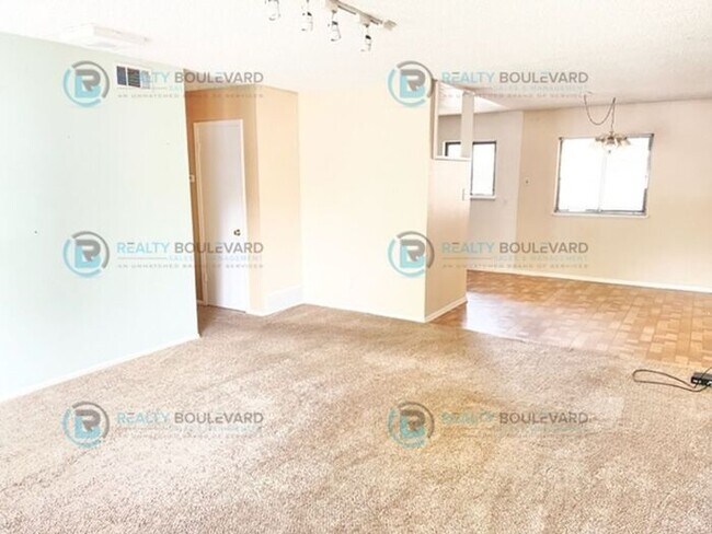 Foto del edificio - Cozy 3-Bedroom Home with Fenced Yard and G...