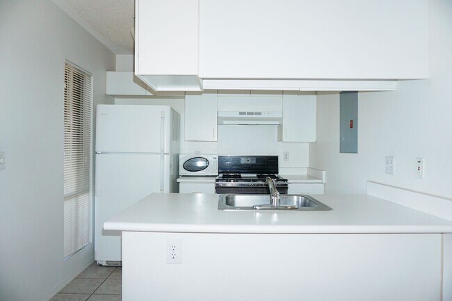 Foto del edificio - Palm Villas Studio with 1 parking & A/C