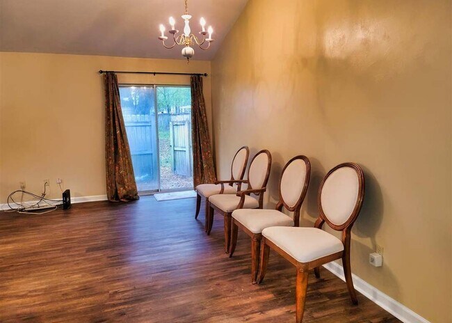 Foto del edificio - 4464 Westover Dr