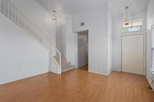 Foto del edificio - 14813 Falling Stone Ln