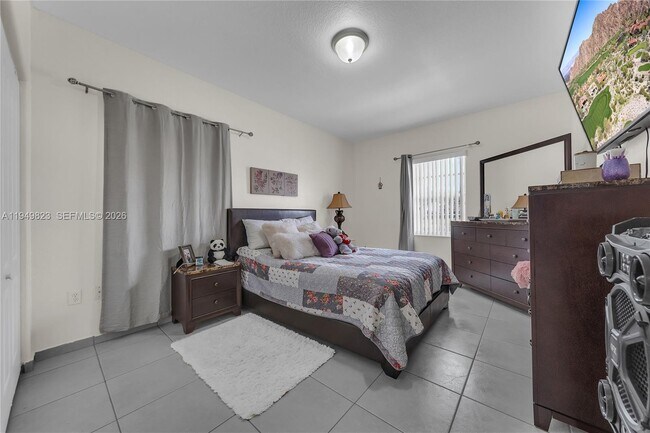 Building Photo - 7567 N Augusta Dr