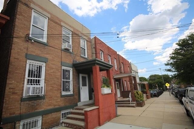 Primary Photo - 216 53rd St