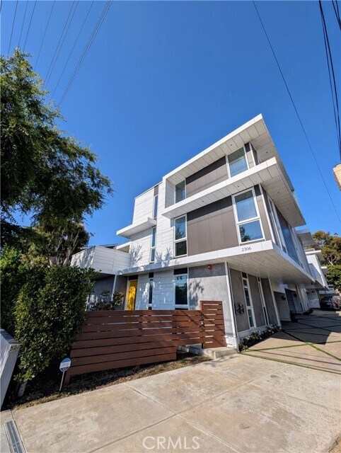 Foto principal - 2306 Aviation Blvd